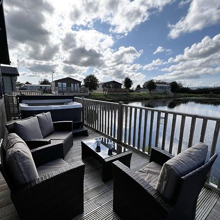 Diddly Squat Lodge With Hot Tub, Pendle View Holiday Park Клітеро Екстер'єр фото