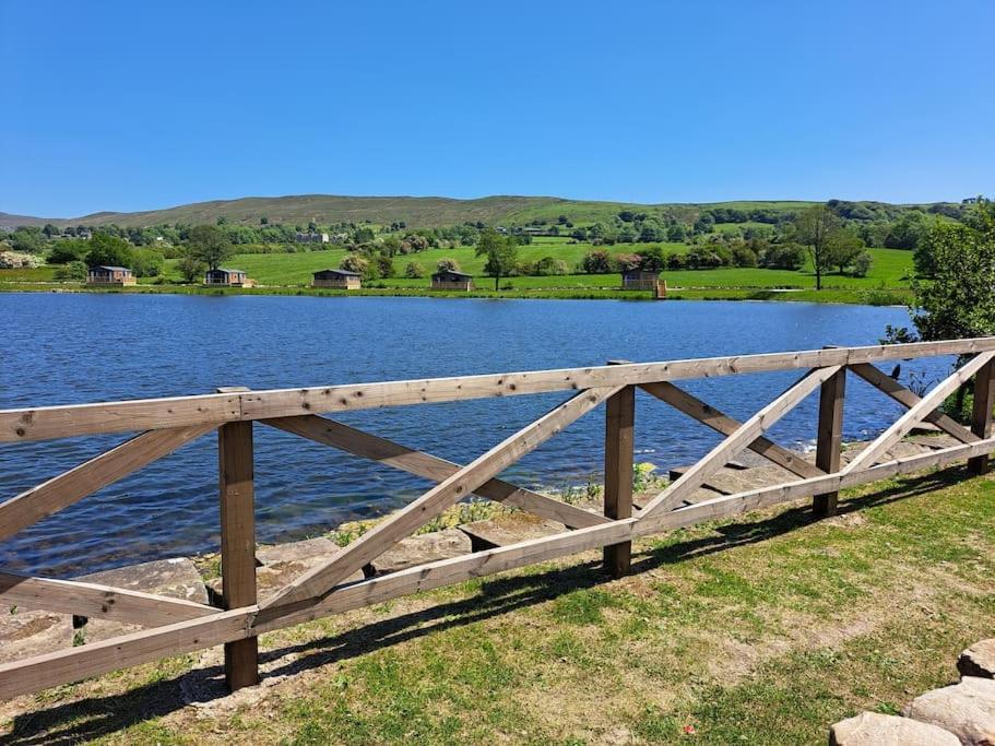 Diddly Squat Lodge With Hot Tub, Pendle View Holiday Park Клітеро Екстер'єр фото