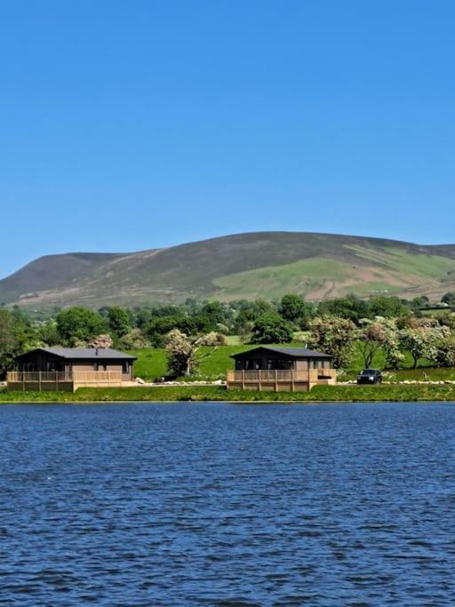 Diddly Squat Lodge With Hot Tub, Pendle View Holiday Park Клітеро Екстер'єр фото