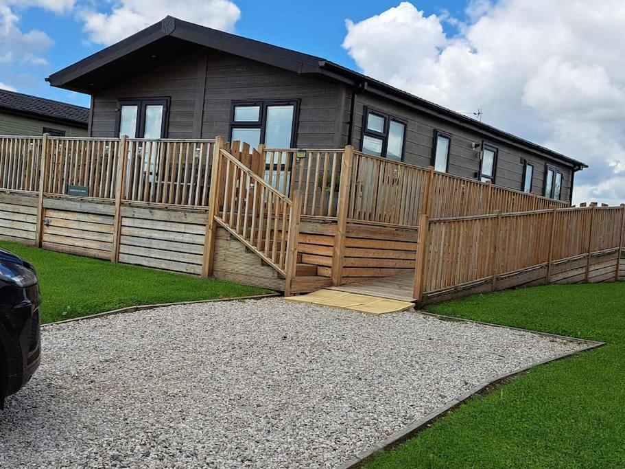Diddly Squat Lodge With Hot Tub, Pendle View Holiday Park Клітеро Екстер'єр фото