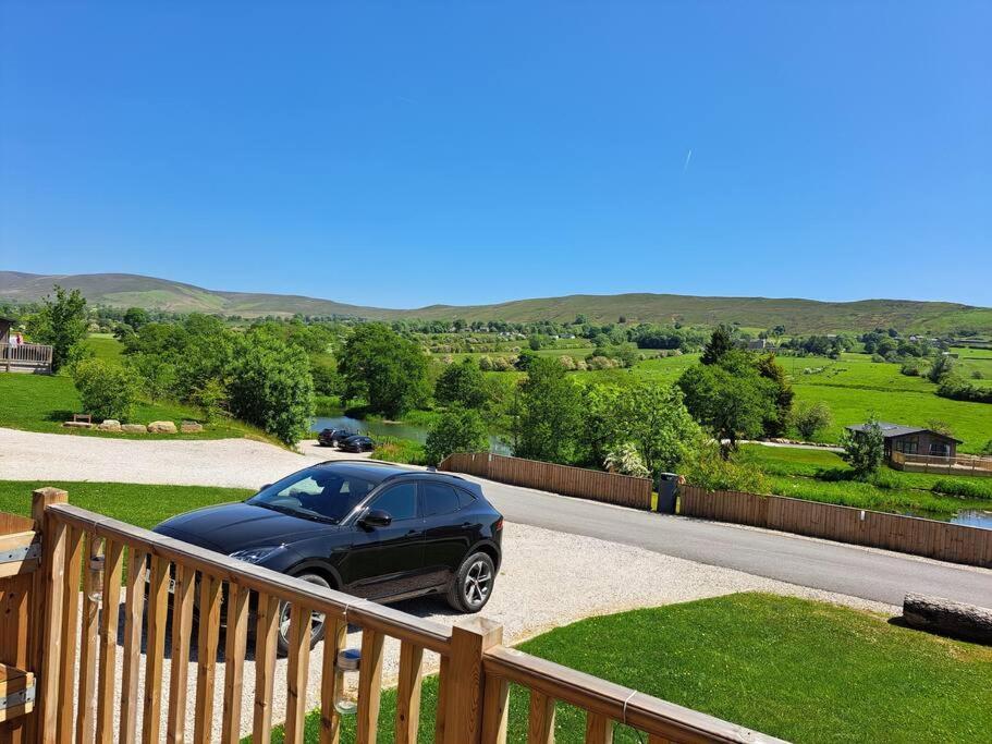 Diddly Squat Lodge With Hot Tub, Pendle View Holiday Park Клітеро Екстер'єр фото